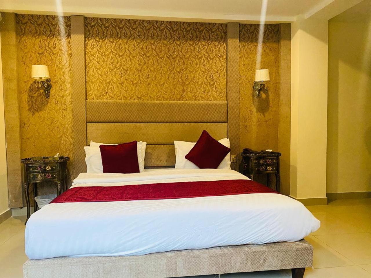 Manila Heights Hotel Naran Esterno foto